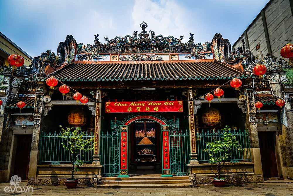 Top 10 ngôi chùa gần đây vừa có KIẾN TRÚC ĐẸP vừa nổi tiếng LINH THIÊNG (khu vực Sài Gòn)